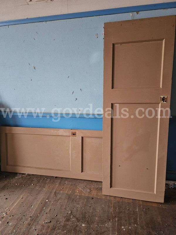 1 Lot of 2 Wooden Doors
