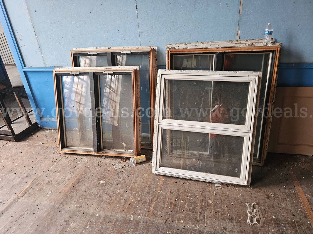 1 Lot of Old Windows