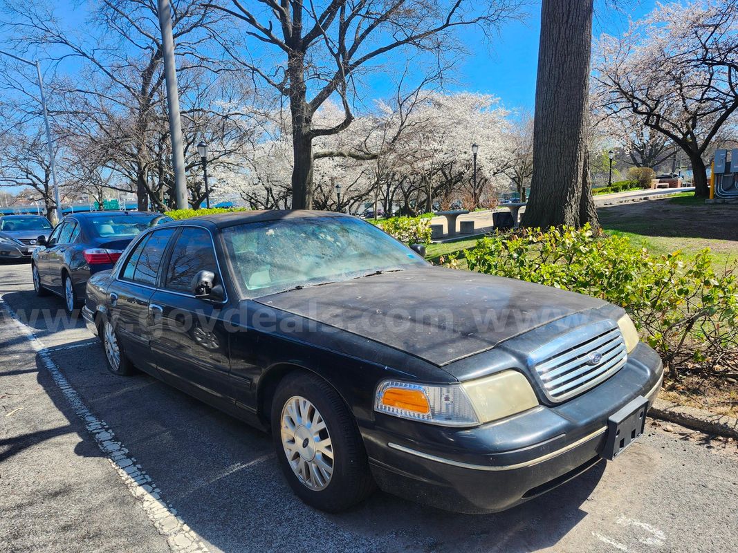 2004 Ford Crown Victoria