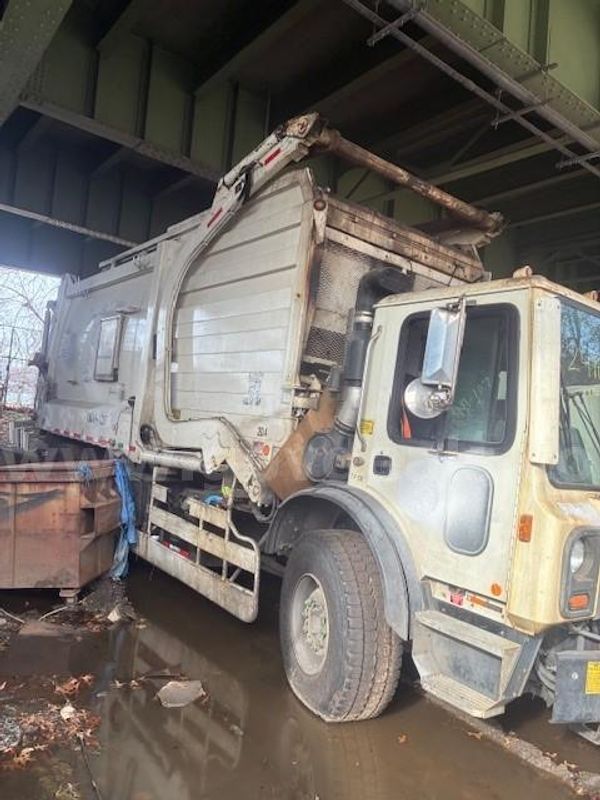 2018 Mack MRU613