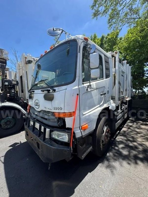 2013 Nissan UD3300