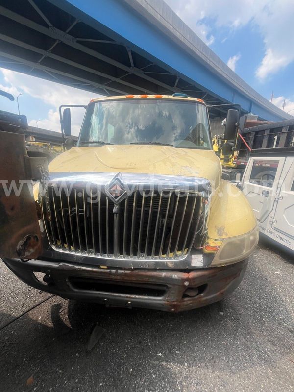 2005 International 4200 LP