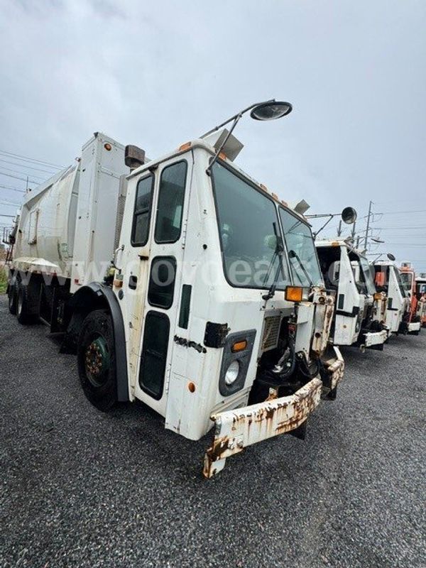 2013 Mack LEU633