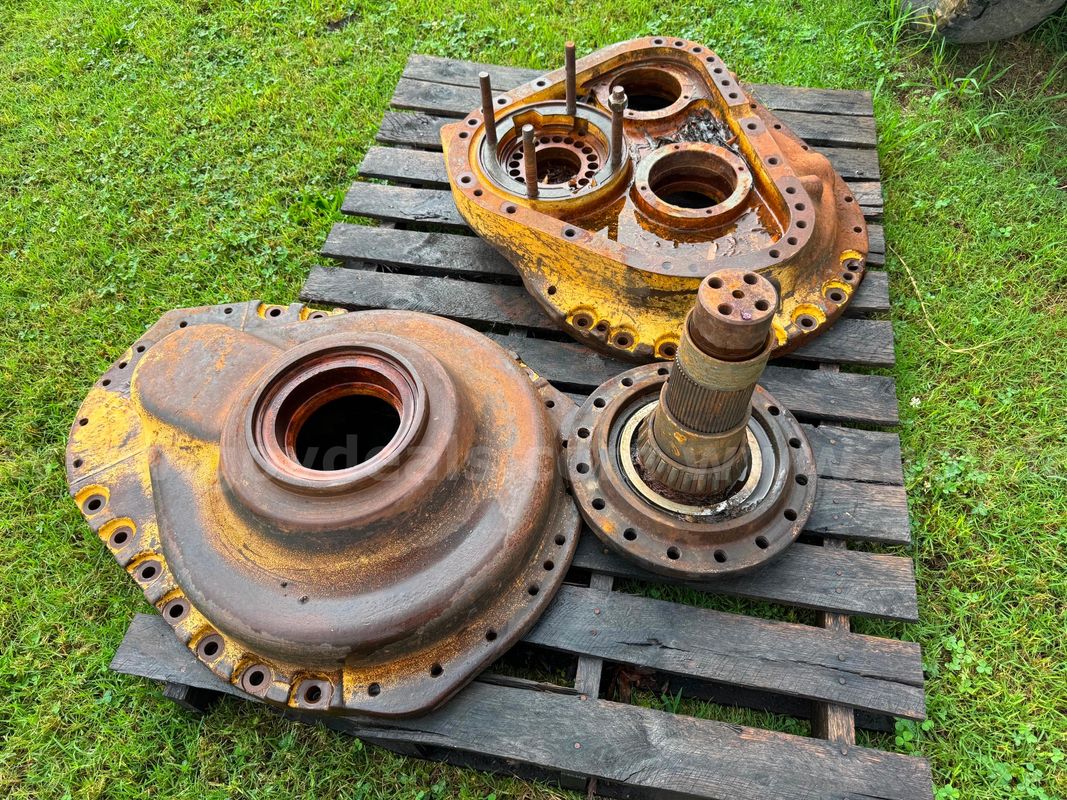 John Deere 700h Final Drive Housing And Axle For Left Side