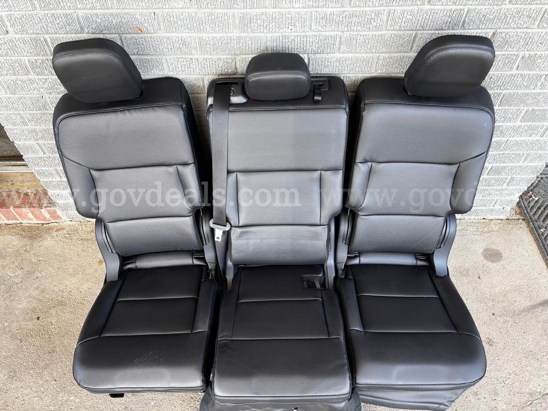 **55 SETS** 2020-2025 Ford Explorer 2nd row seats