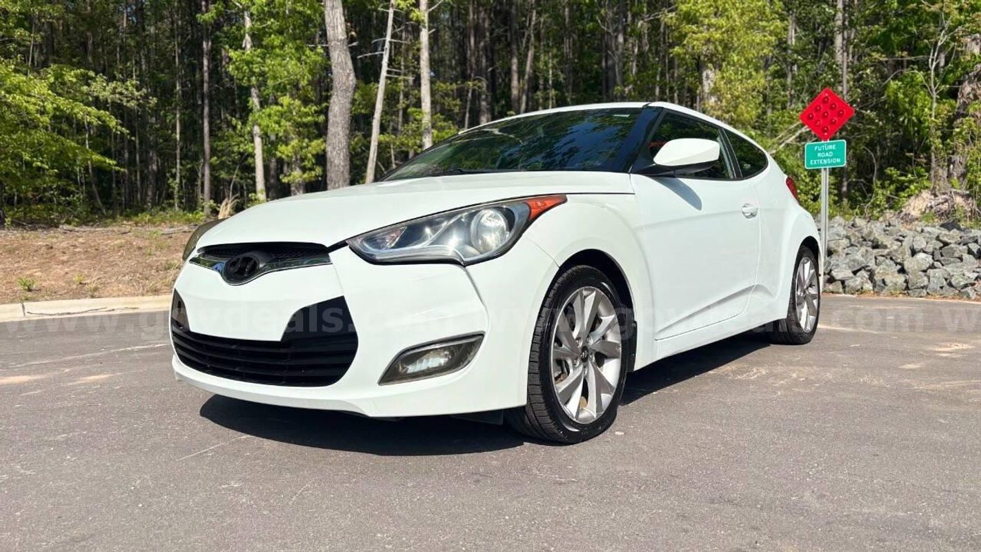 2016 Hyundai Veloster Base 6AT