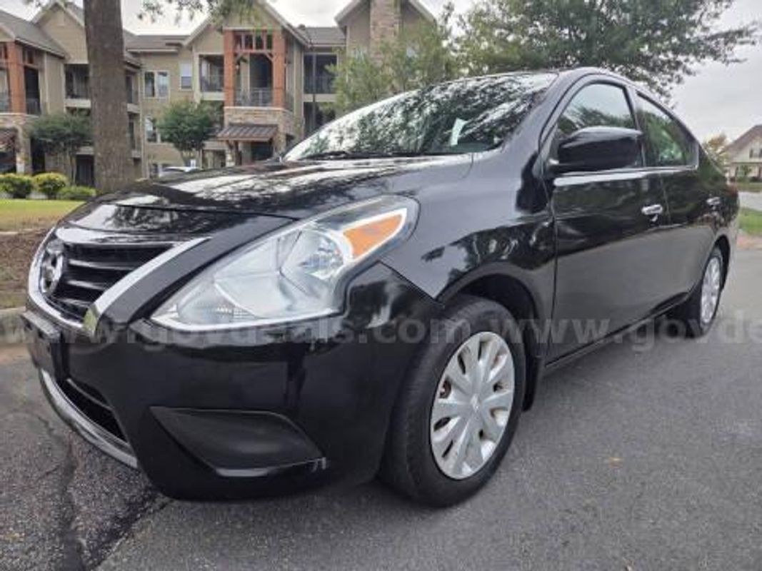 2016 Nissan Versa 1.6 SV Sedan