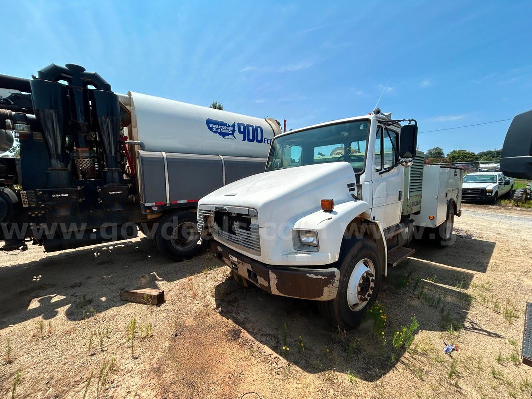 2004 Freightliner FL70