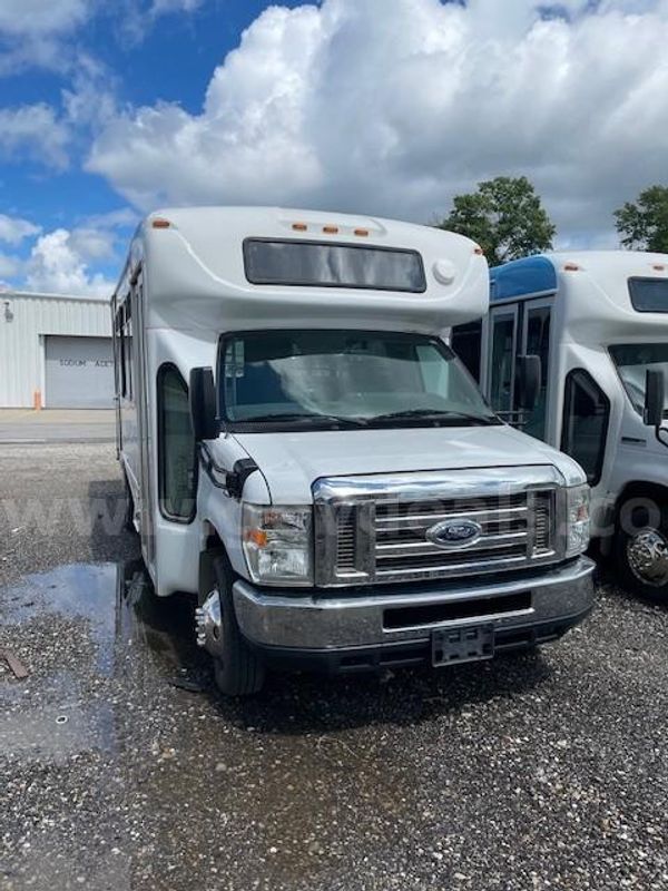 2016 Ford E450 Shuttle Bus (#167)