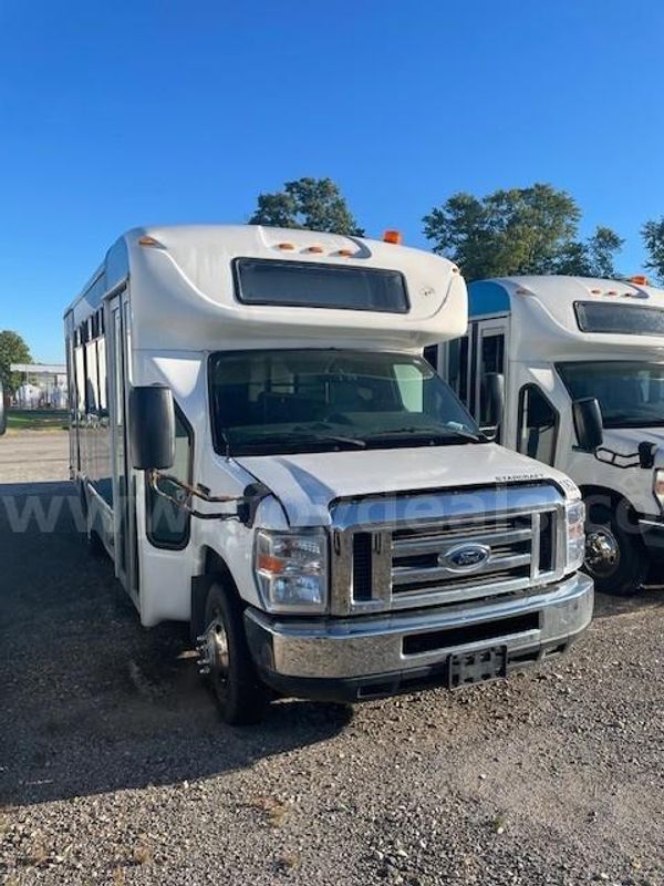2017 Ford E450 Shuttle Bus (#182)