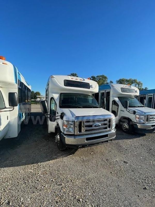 2017 Ford E450 Shuttle Bus (#172)