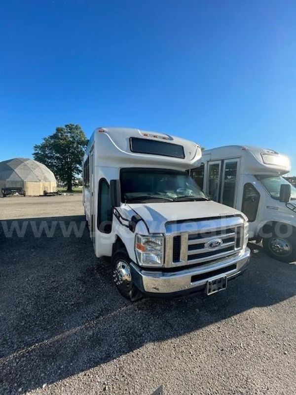 2016 Ford E450 Shuttle Bus (#165)