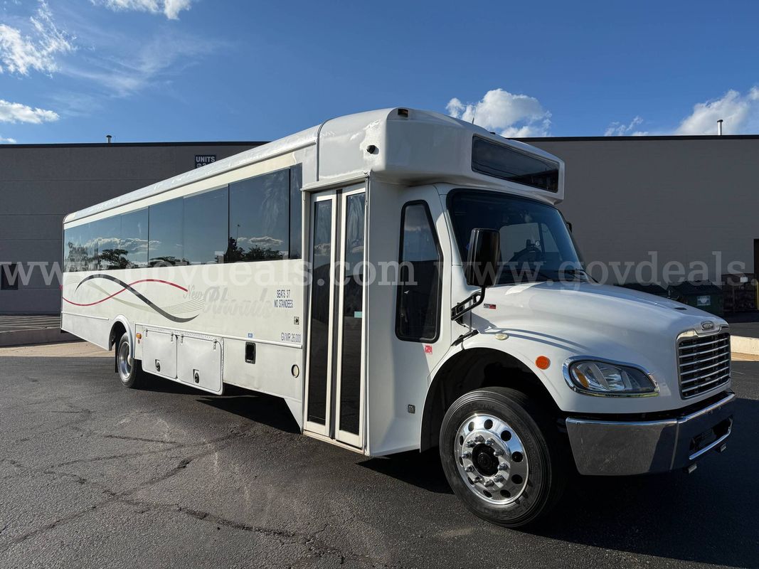 2014 Freightliner S2C - 37 Passenger MiniCoach