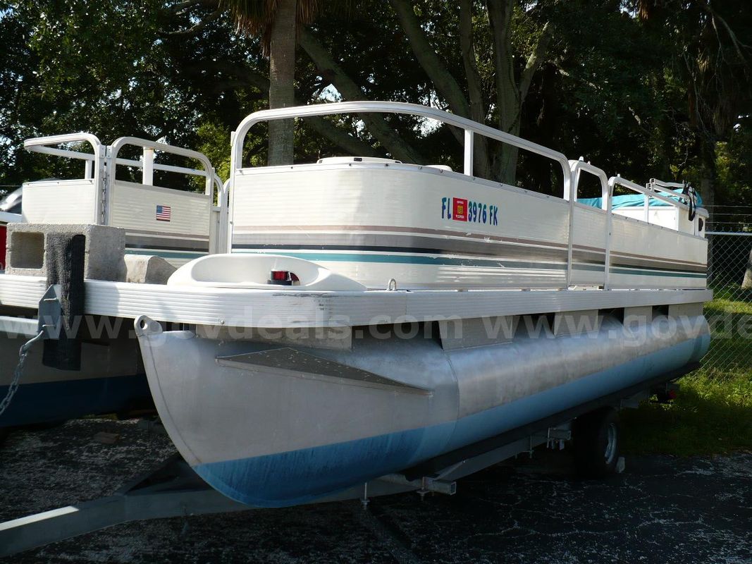 Pontoon Boat with Evinrude 135 and Trailer