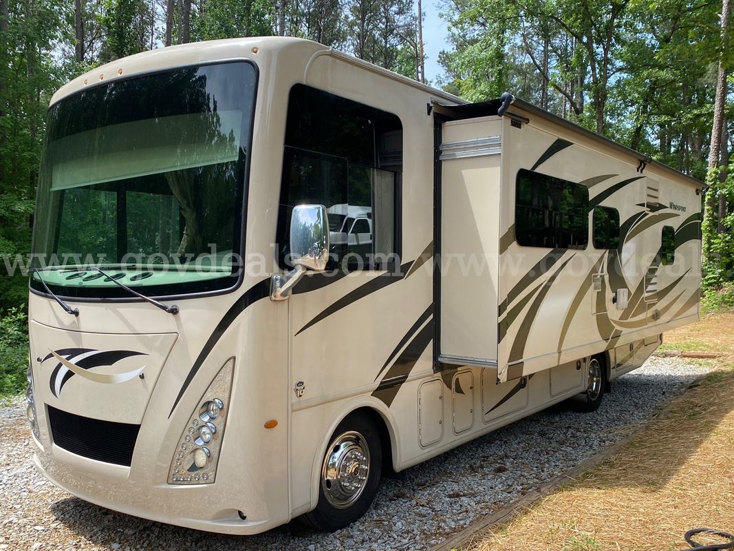 Absolute No Reserve 2017 Thor Motor Coach M-29m Ford Windsport Series Generator