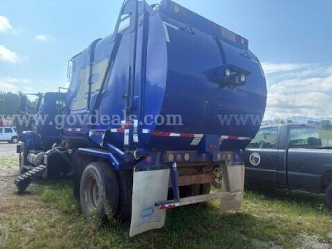 2011 International 7500 Garbage Truck