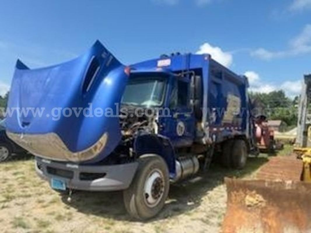 2011 International 4400 Garbage Truck