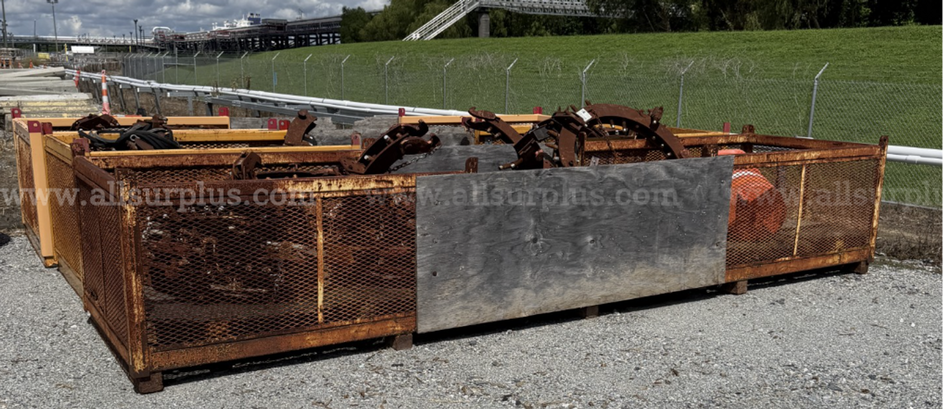 Pipe Alignment Clamps, 18in-24in to 42in-48in, Mathey Dearman, 711, Qty 24 Clamps, W/ 4'x18' Steel Baskets