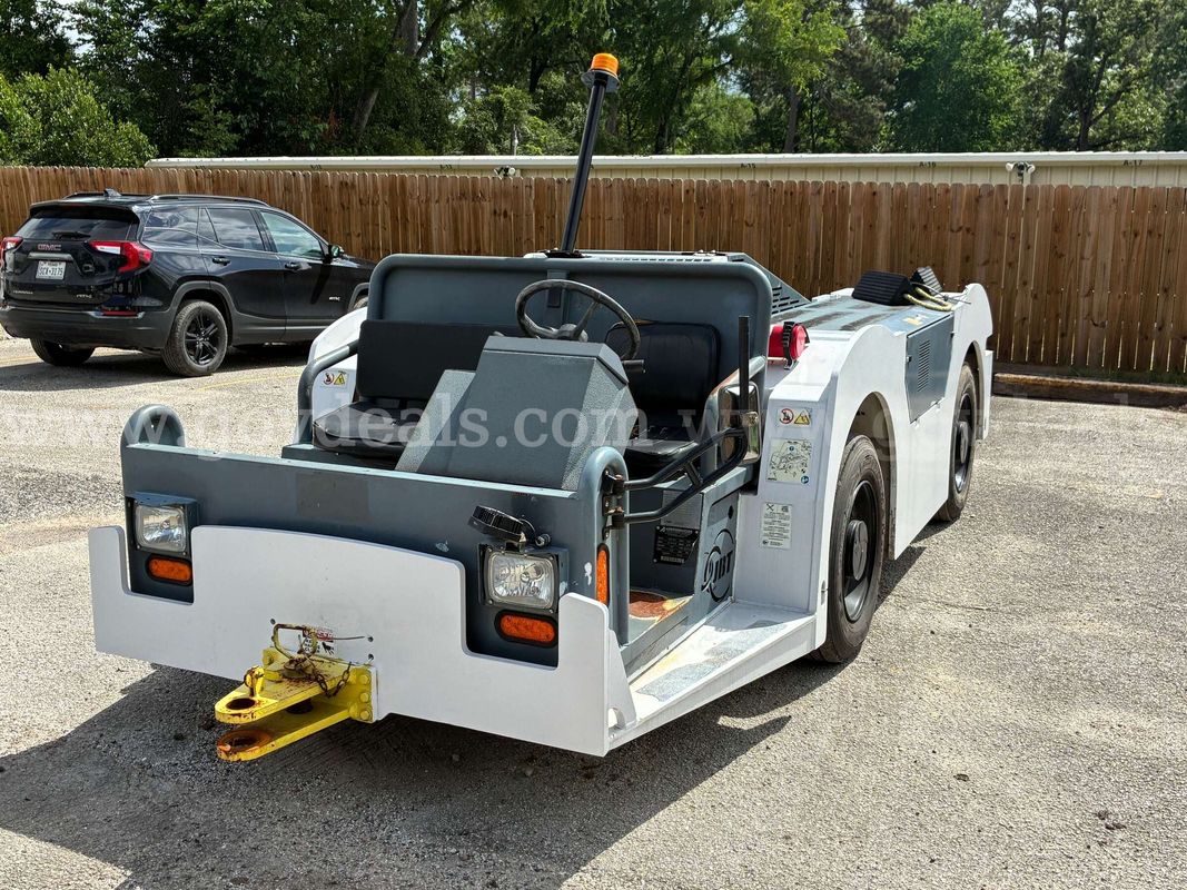 2019 JBT AeroTech B250 4WD Pushback Tractor