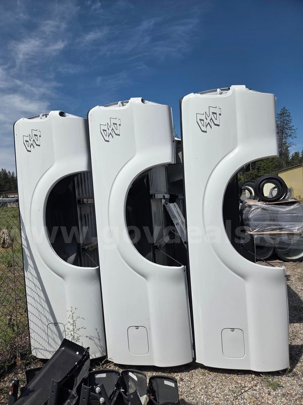 5-Truck Boxes with Tailgate, Bumper, and Lights sold as a group