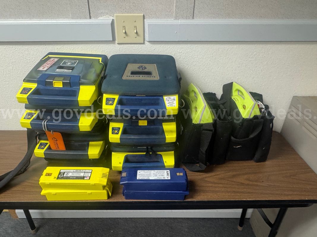 Lot of 8 AEDs with 4 batteries