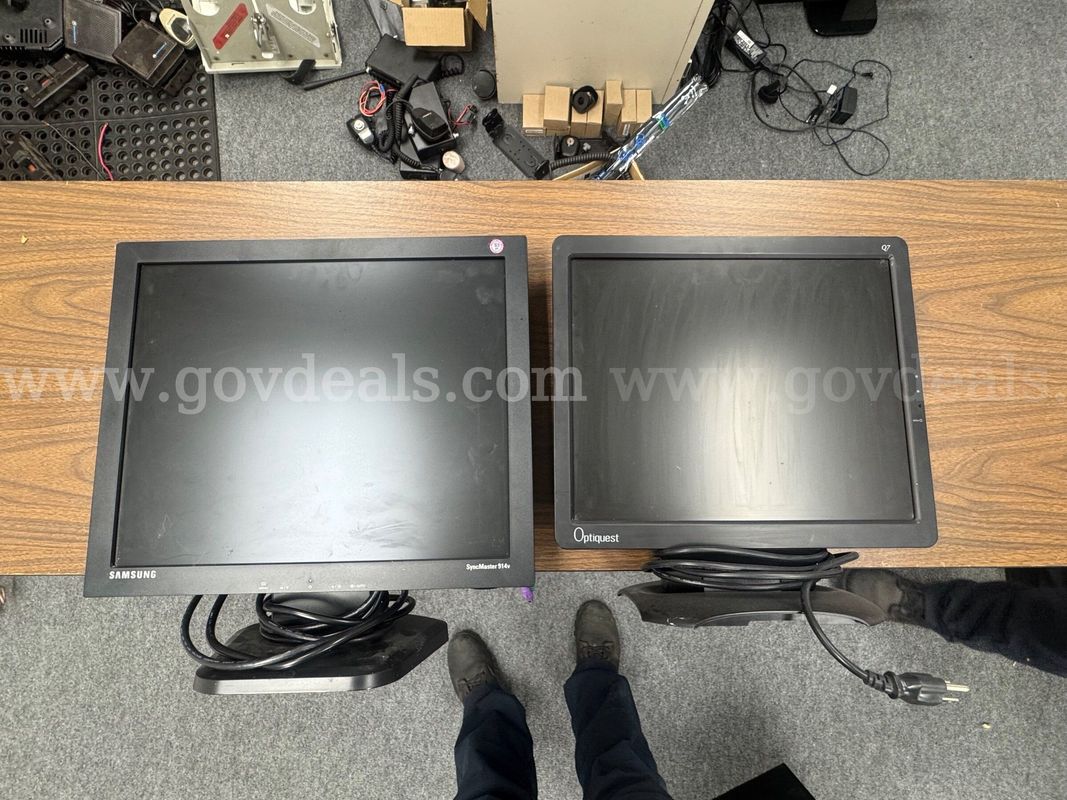 LCD Computer Monitors – Samsung & Optiquest (2)