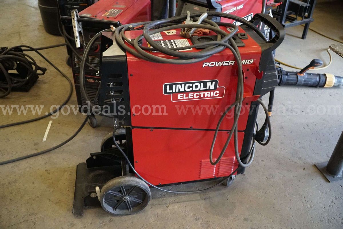 WELDING MACHINE 3 LINCOLN ELECTRIC POWER MIG 260