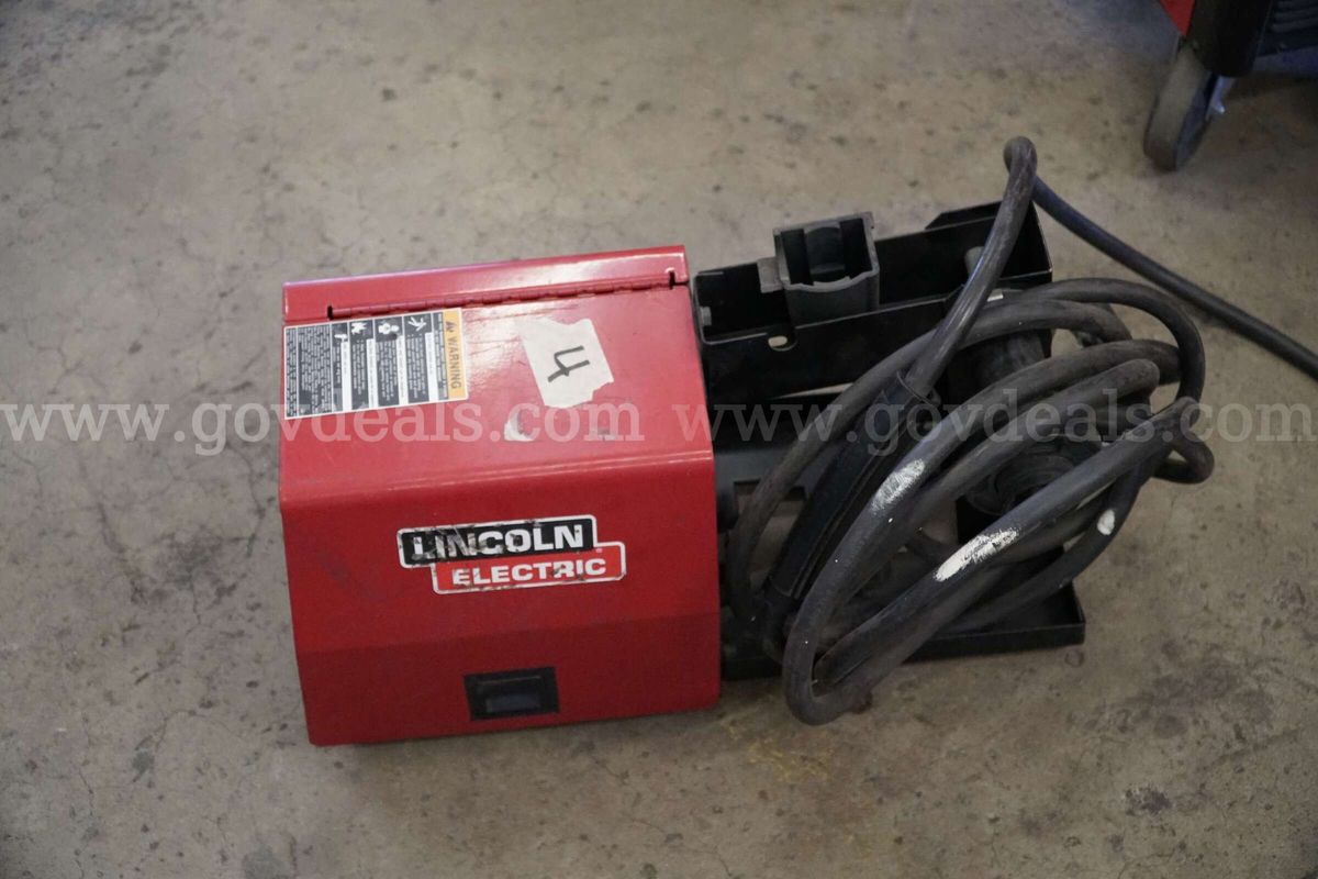 WELDING MACHINE 4 LINCOLN ELECTRIC POWER MIG FEEDER