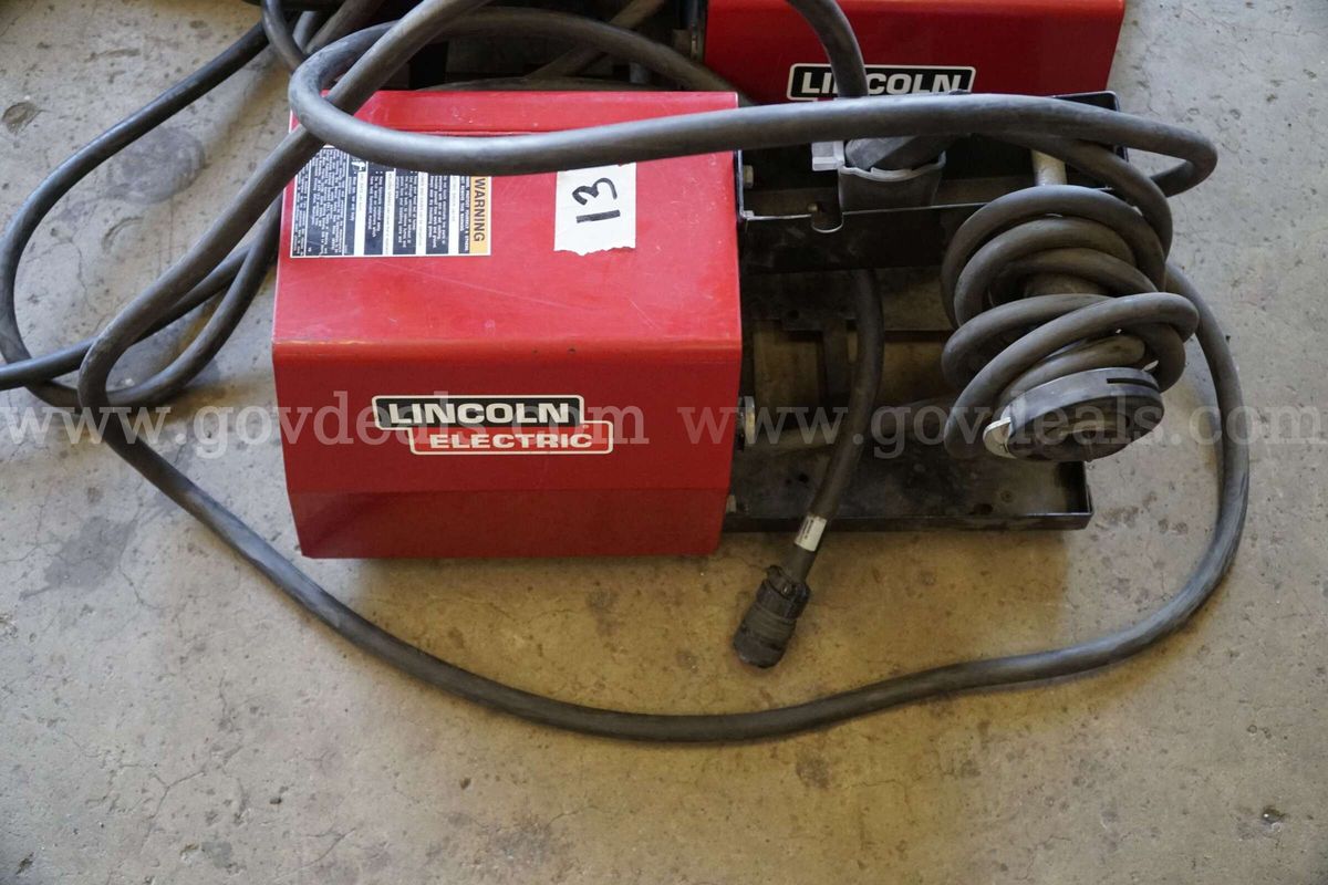 WELDING MACHINE 13 LINCOLN ELECTRIC MIG WELDER