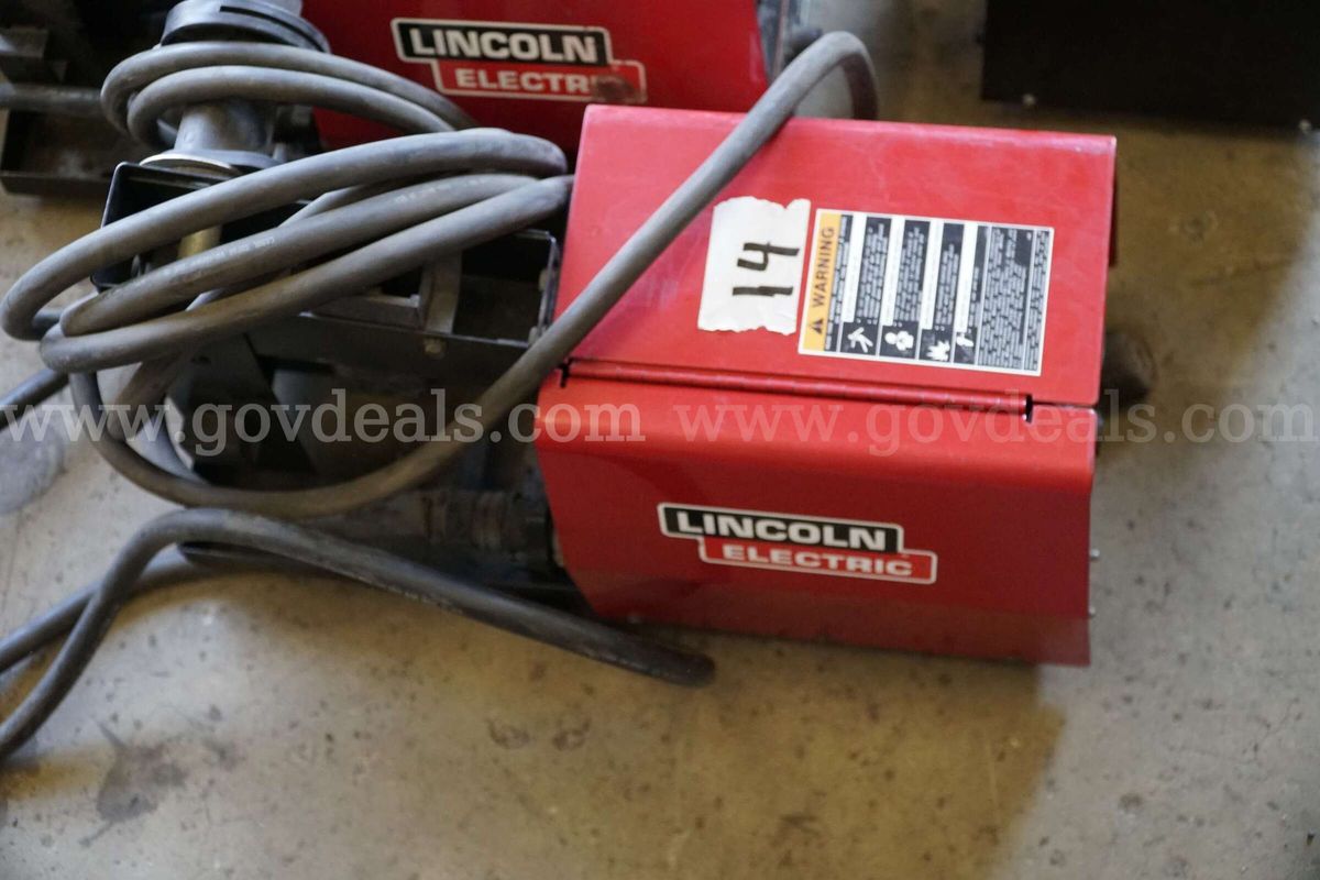 WELDING MACHINE 14 LINCOLN ELECTRIC MIG WELDER