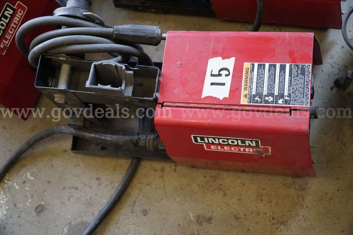 WELDING MACHINE 15 LINCOLN ELECTRIC MIG WELDER