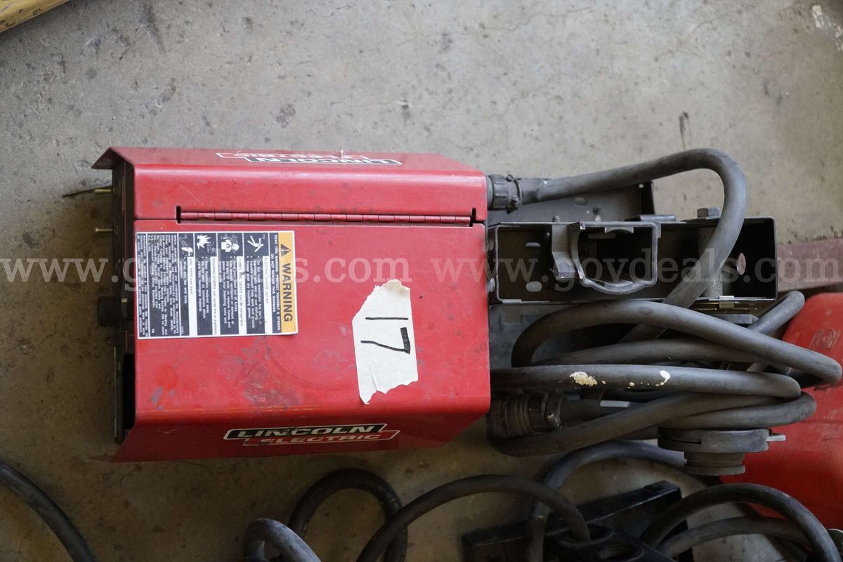 WELDING MACHINE 17 LINCOLN ELECTRIC MIG WELDER