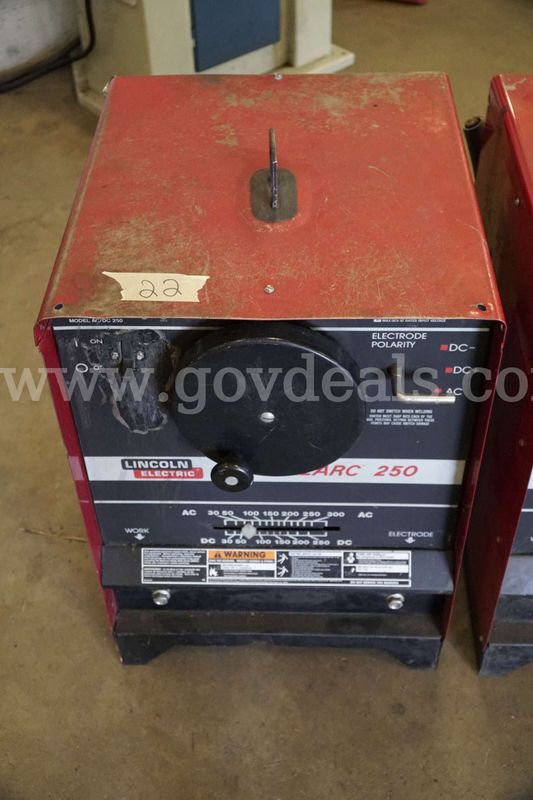 WELDING MACHINE 22 LINCOLN ELECTRIC IDELARC 250
