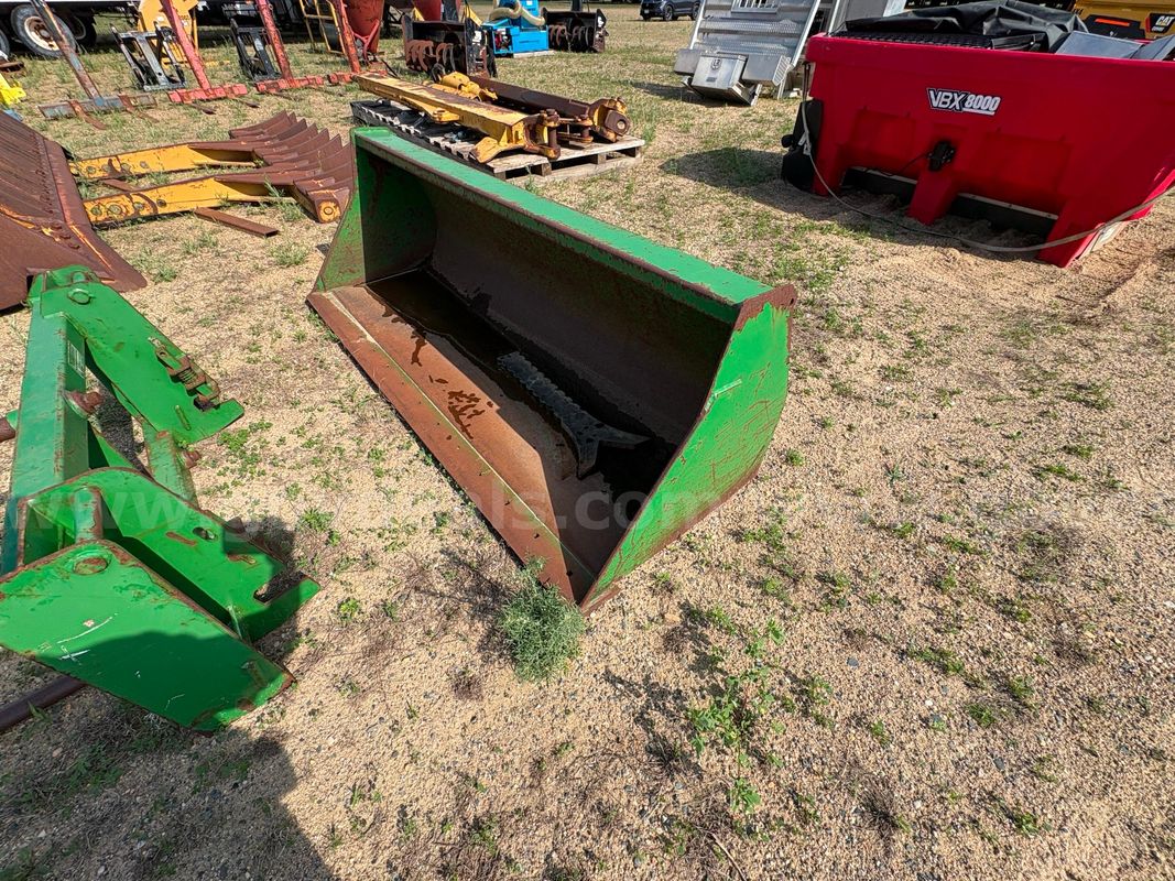 John Deere 6420 84 in. Bucket