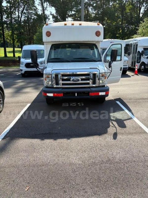 2012 Ford Econoline (1 of 12)