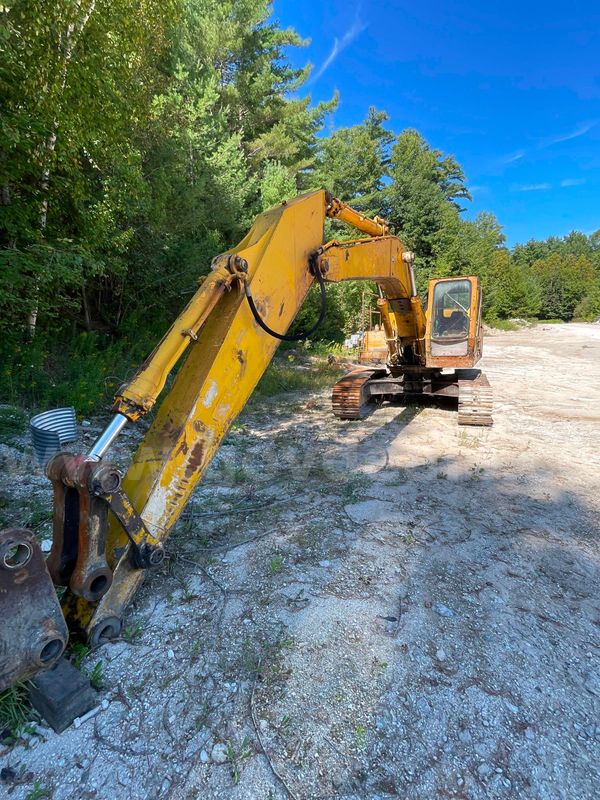 1985 John Deere 790 Hydraulic Excavator