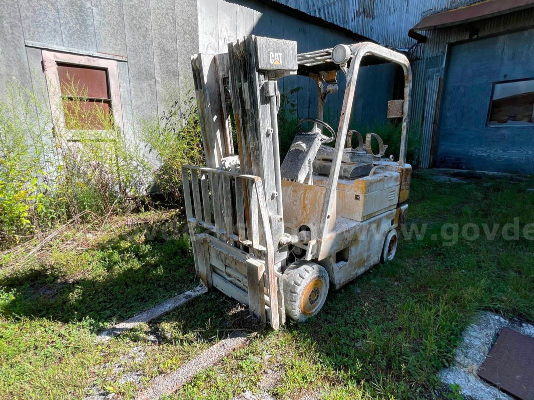 1991 Caterpillar T50DSA Pneumatic Tire Forklift-Inoperable