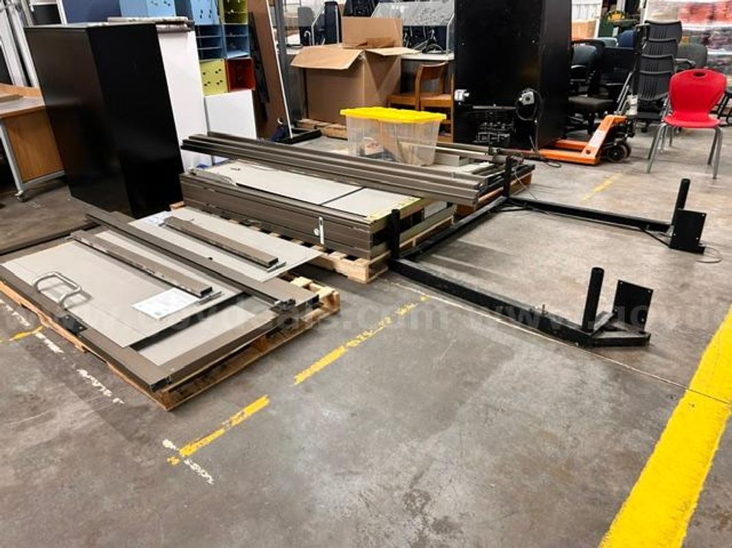 Vertical Platform Wheelchair Lift with Enclosure
