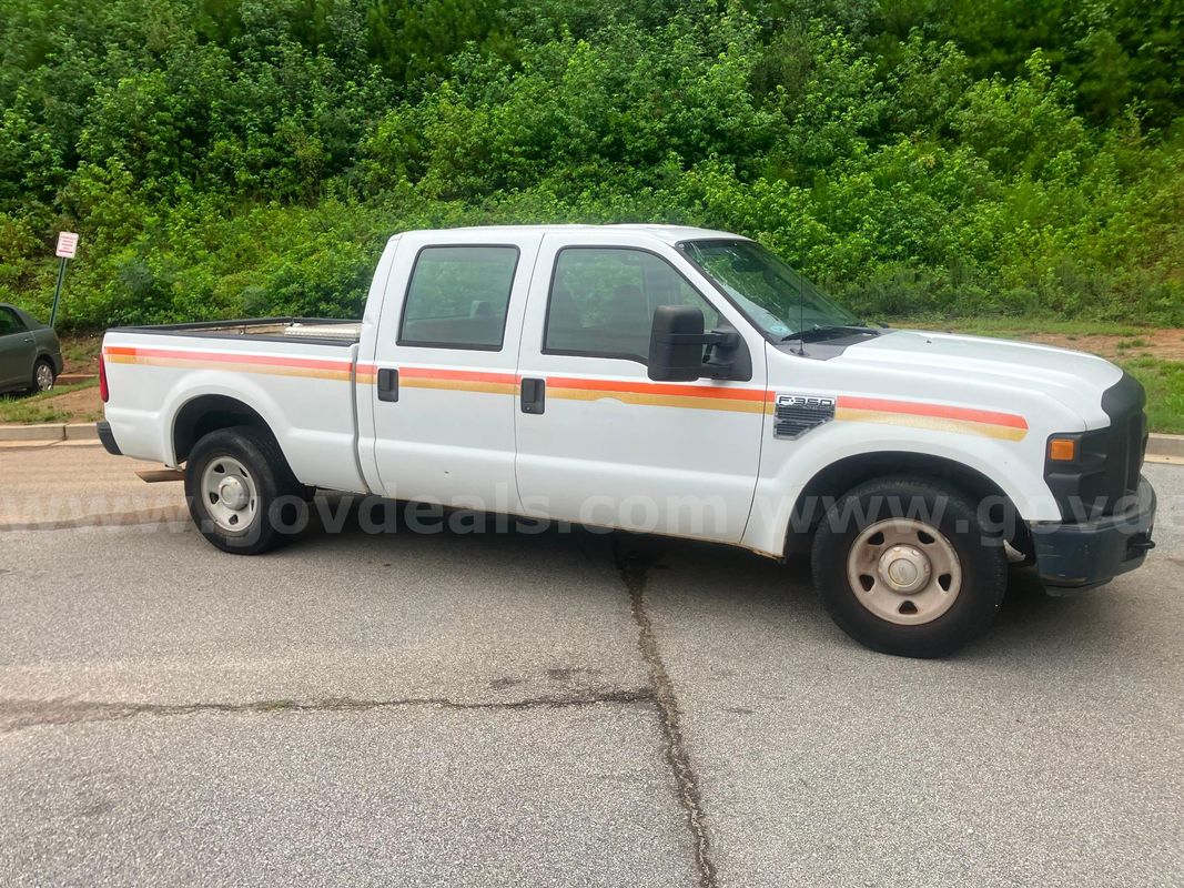 2008 Ford F-350 SD XL Crew Cab Long Bed 2WD