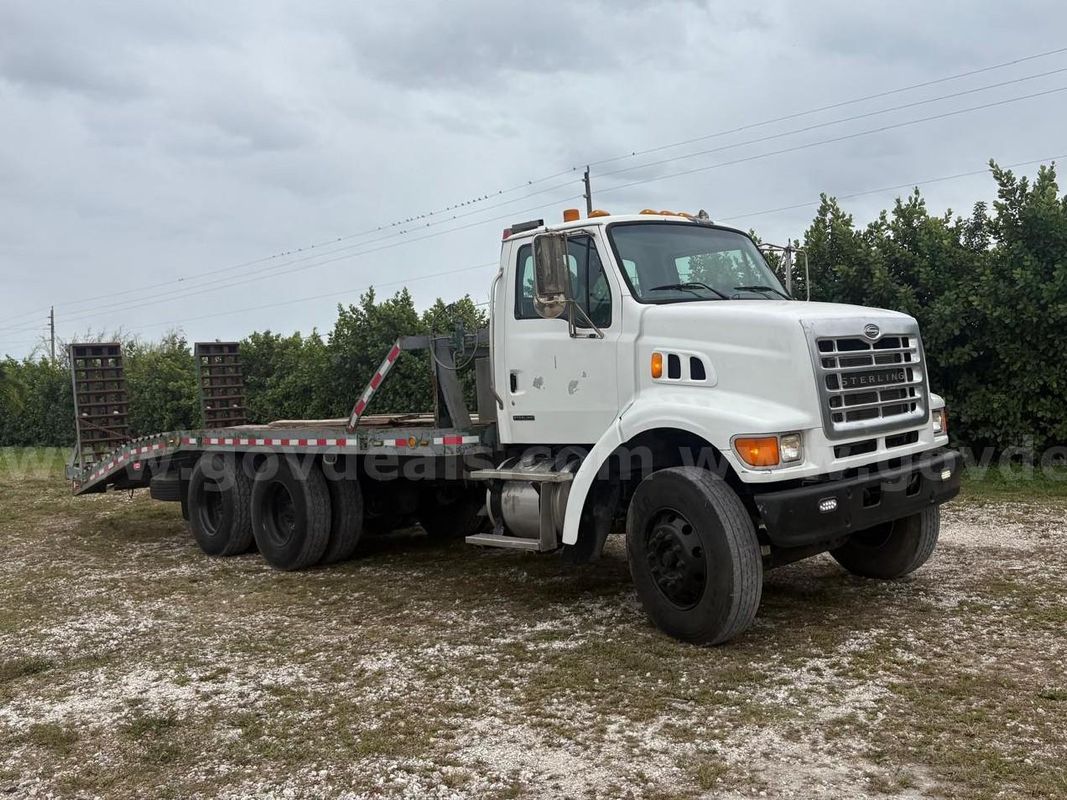 2006 Sterling 7500 Acterra flat bed dovetail with ramps