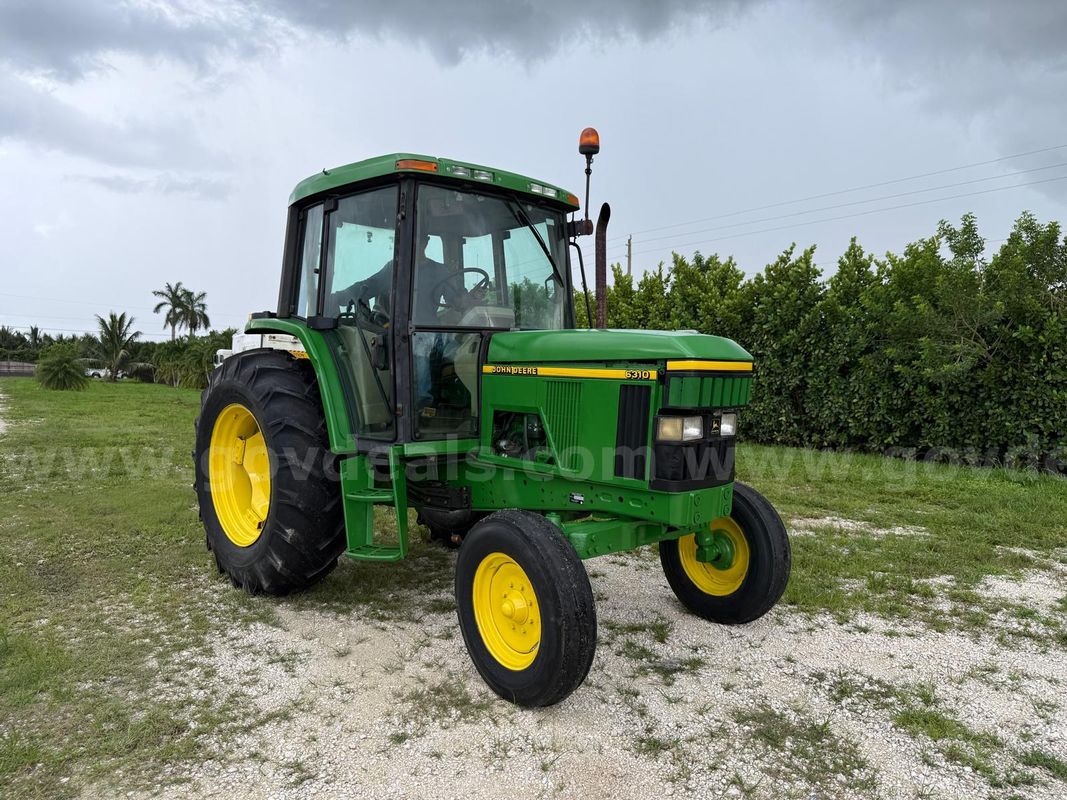 2000 John Deere 5310