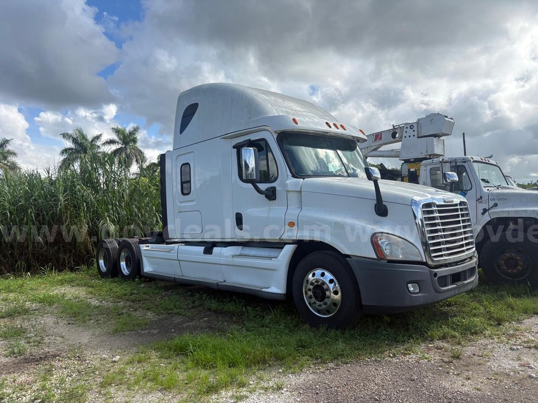 2014 Freightliner Cascadia Sleeper truck