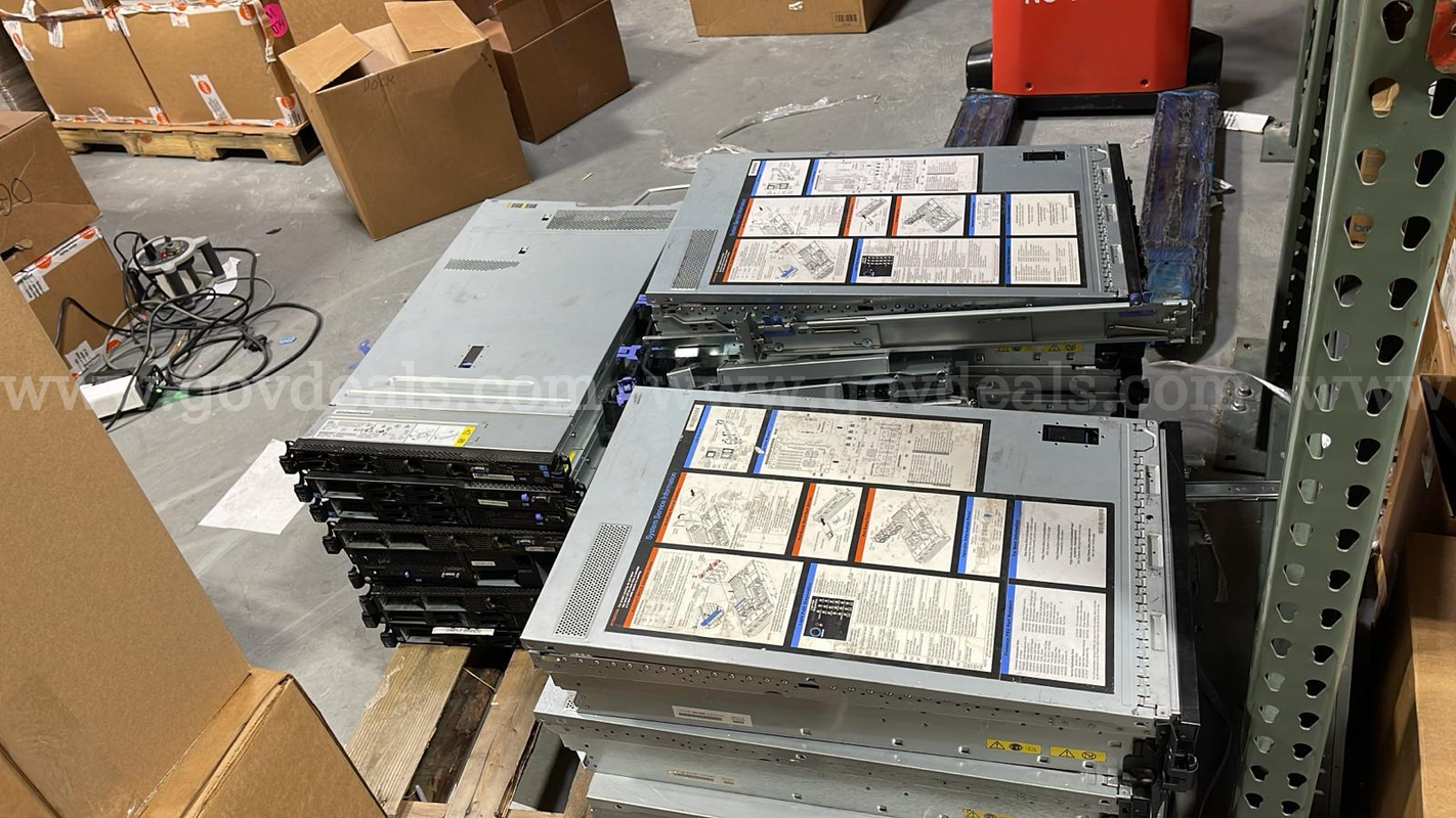 26 varies servers, storage server, IBM LCD Console Drawer