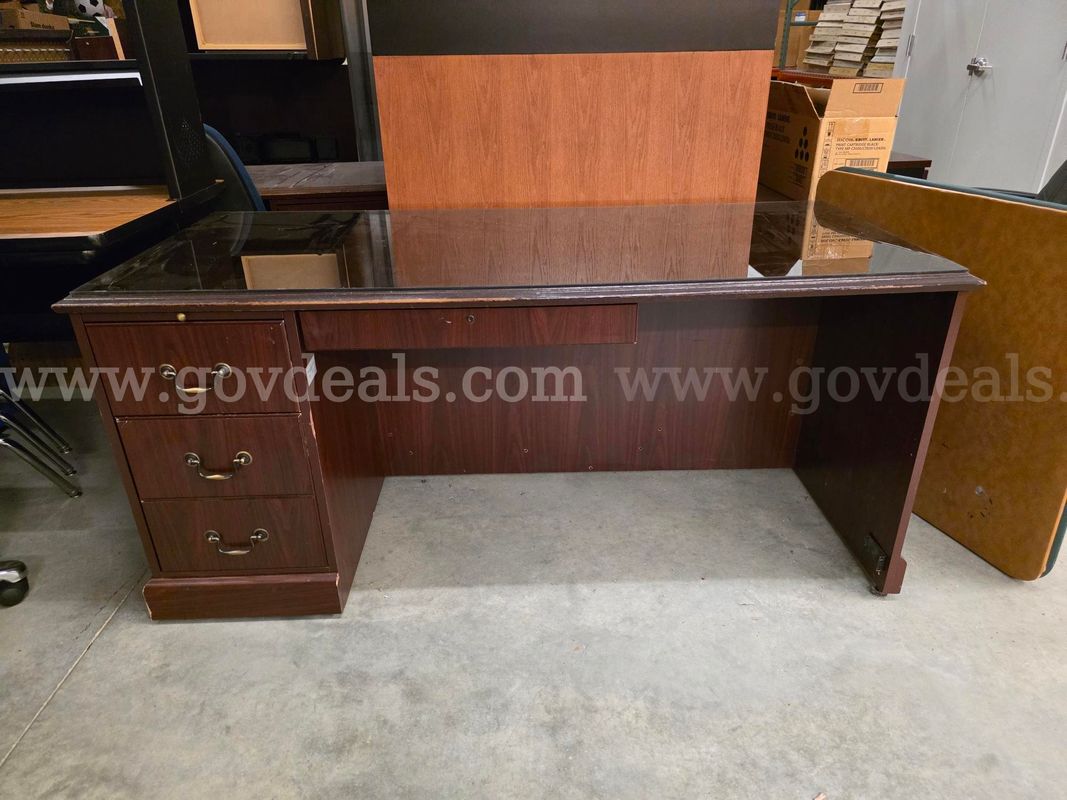 Hon Desk and Return
