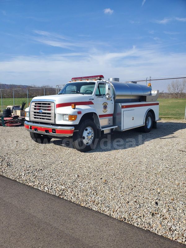 1996 Ford F-800/SEMO 1,950-Gallon Fire Tanker – Cummins Diesel – Automatic – 11,344 Miles