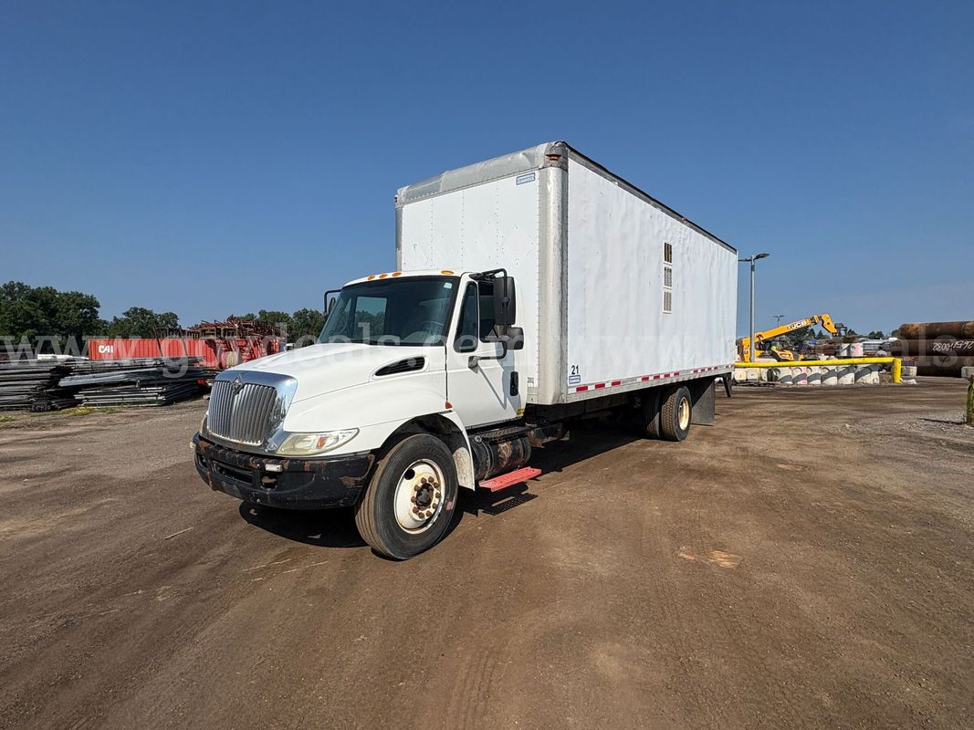 2006 International DuraStar 4300 T/A Box Truck