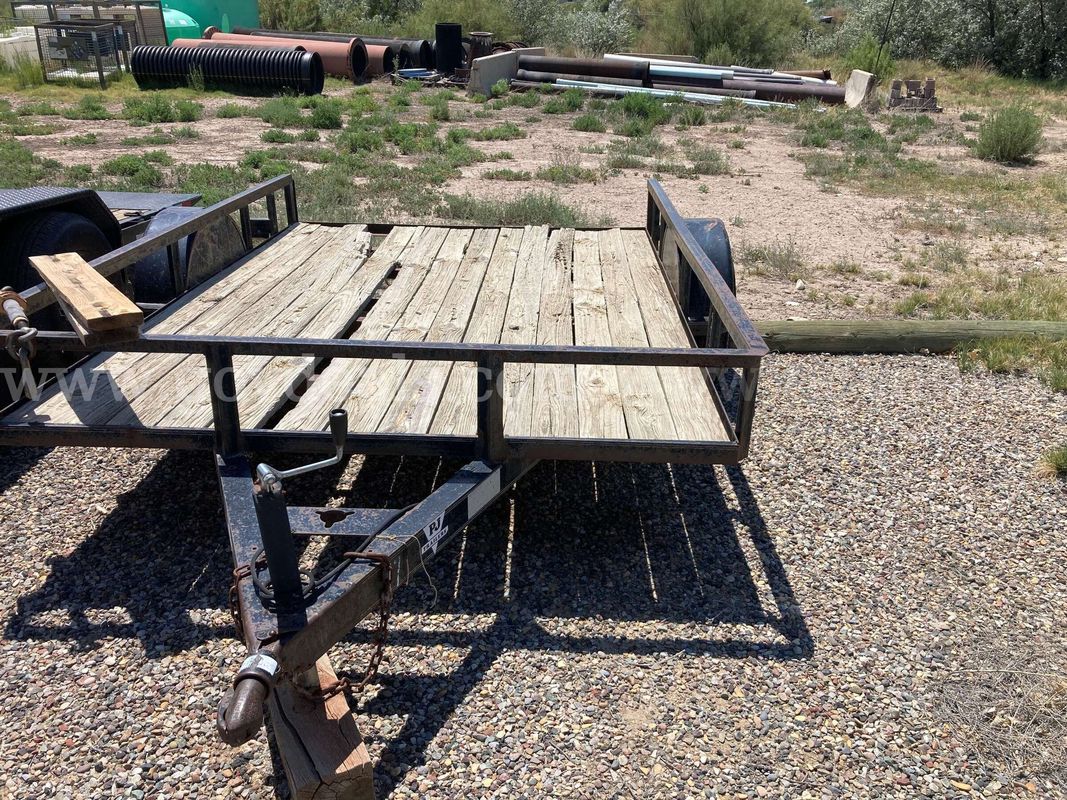 2000 PJ 7' x 10' Single Axle Utility Trailer