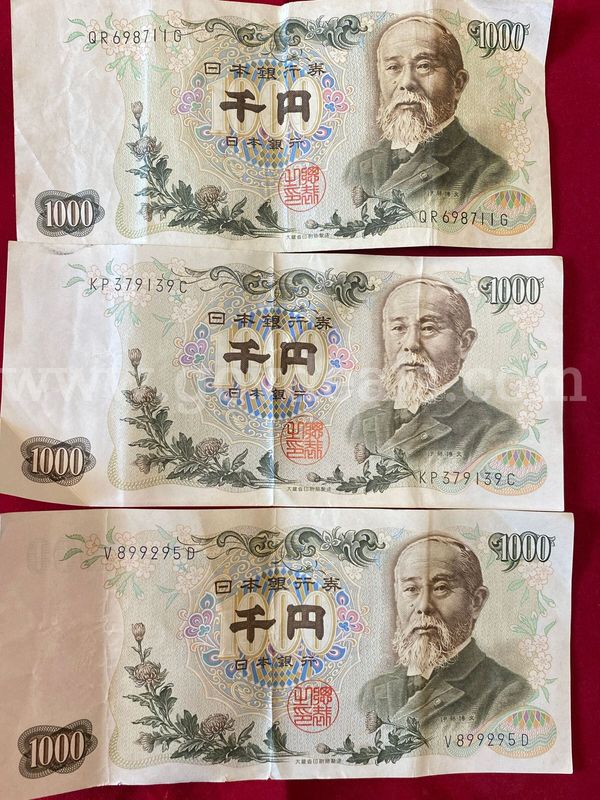 11 FOREIGN BANKNOTES