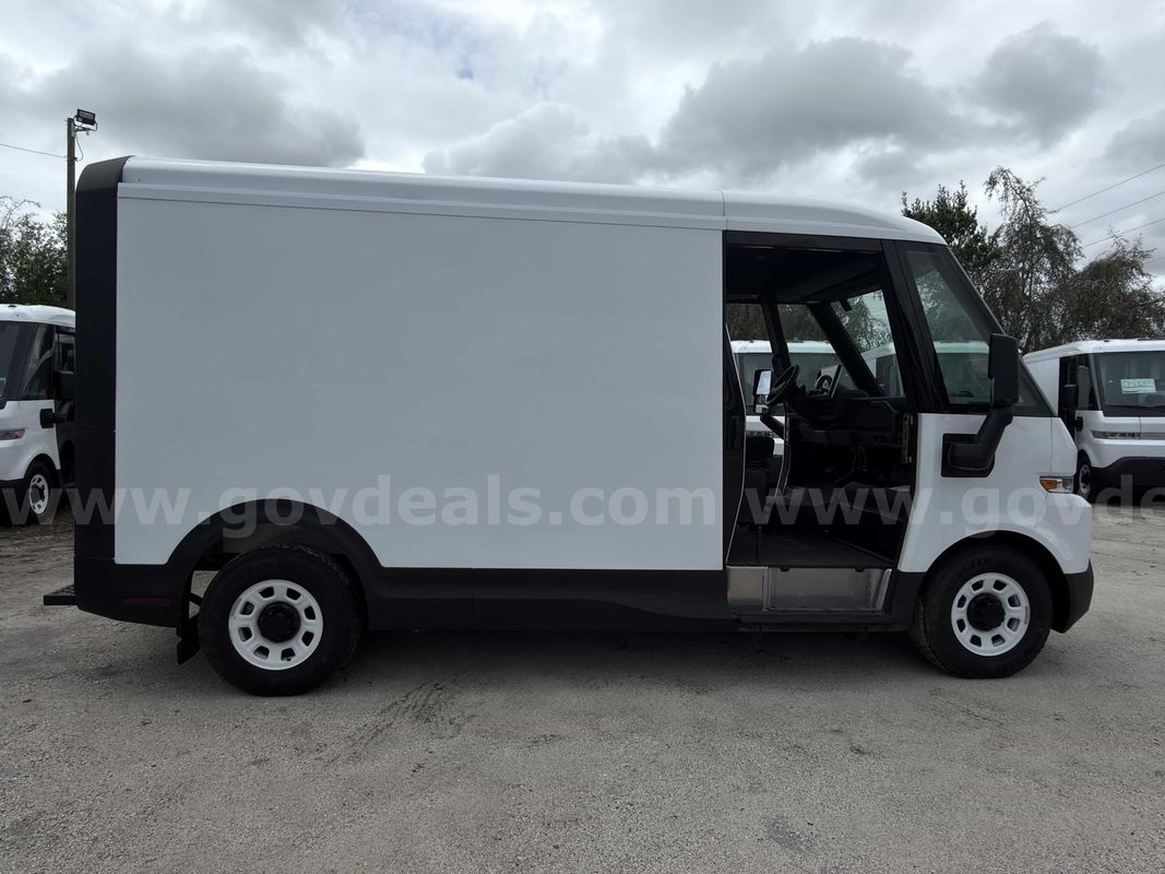 2024 BrightDrop Zevo 400 Base AWD Cargo Delivery Van MSRP $82,585.00 - Brand New, Still Under Warranty
