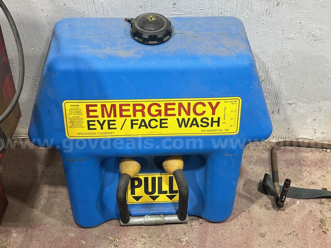Emergency Eye/Face Wash & Bracket
